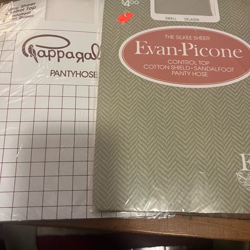 Pappagallo Pantyhose in White +Evan Picone Gray size A